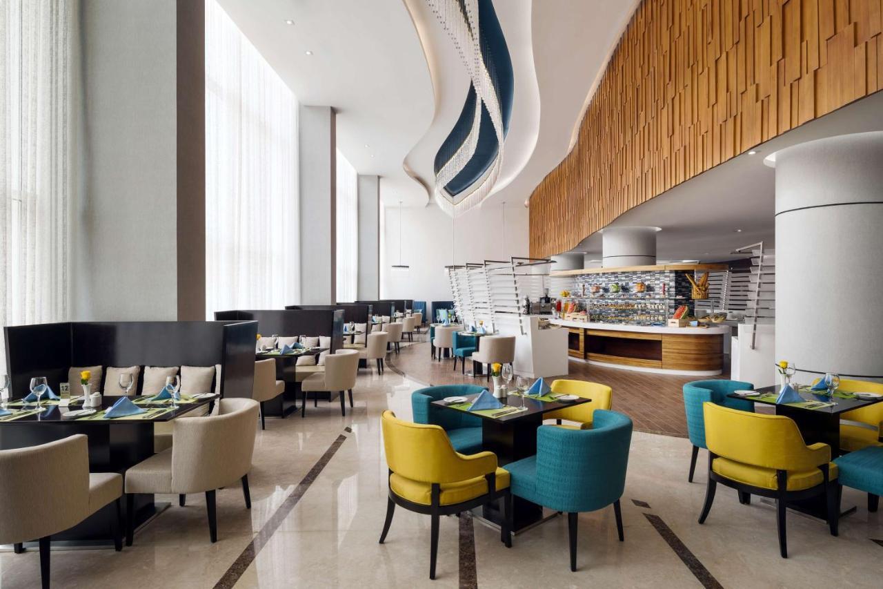 Radisson Blu Hotel, Jeddah Al Salam Exterior photo The restaurant