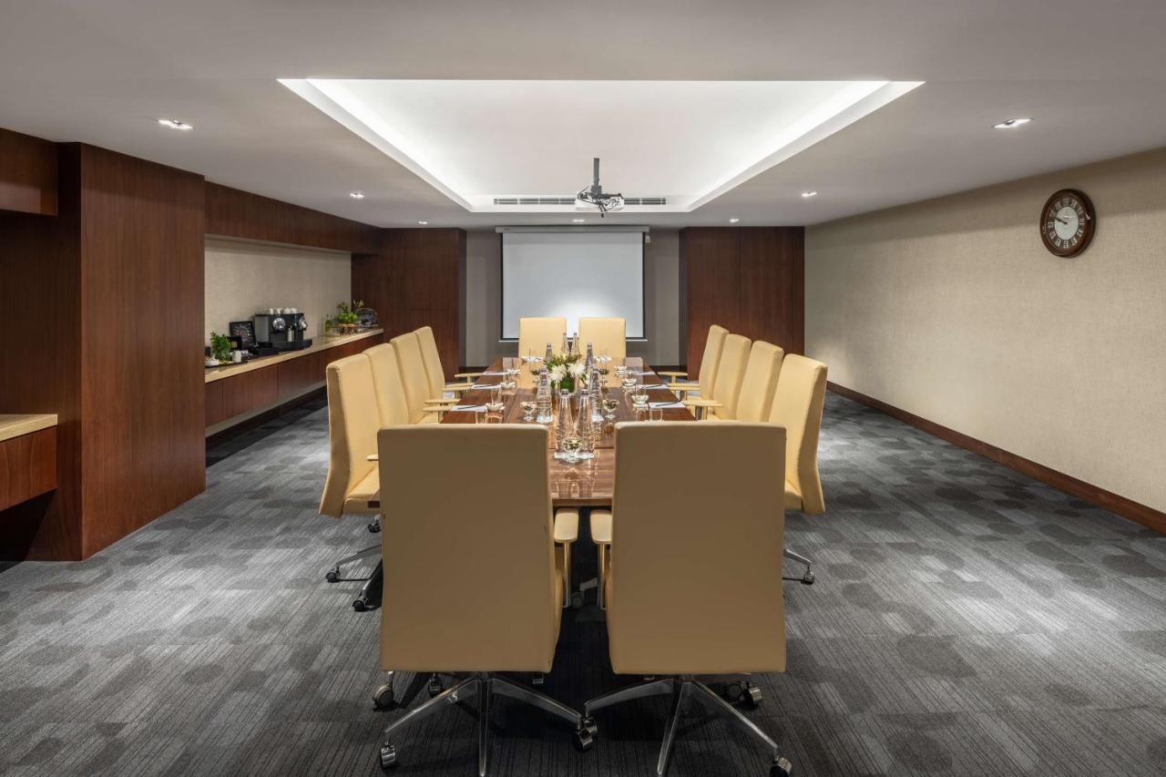 Radisson Blu Hotel, Jeddah Al Salam Exterior photo Boardroom at The Westin