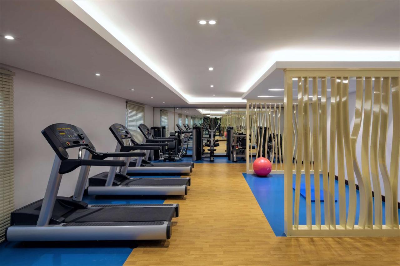 Radisson Blu Hotel, Jeddah Al Salam Exterior photo The gym at the hotel