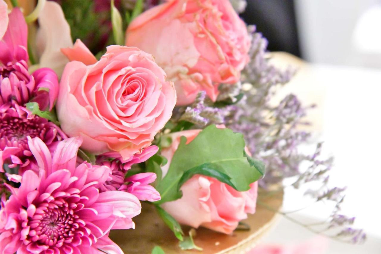 Radisson Blu Hotel, Jeddah Al Salam Exterior photo A bouquet of flowers