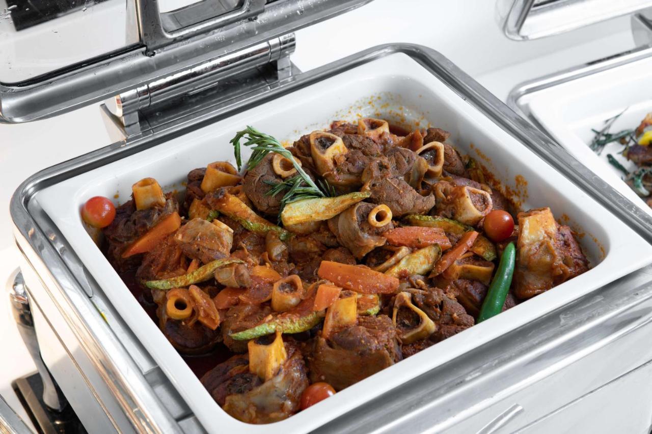 Radisson Blu Hotel, Jeddah Al Salam Exterior photo A chafing dish