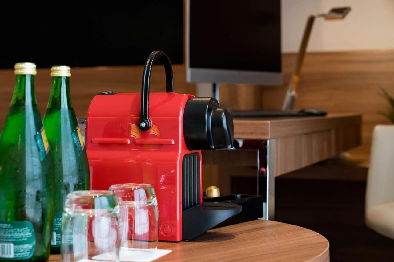 Radisson Blu Hotel, Jeddah Al Salam Exterior photo A Nespresso Inissia machine