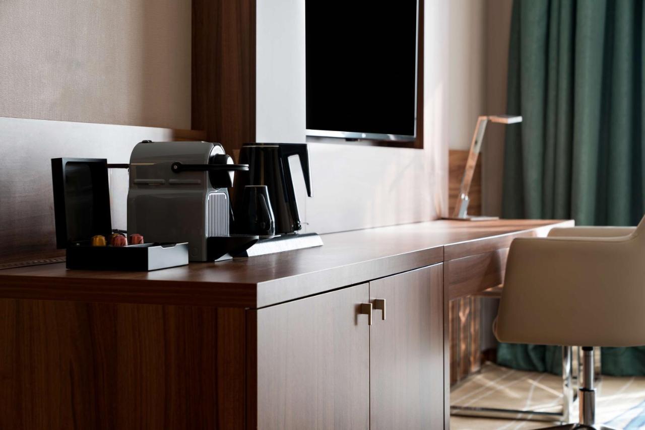 Radisson Blu Hotel, Jeddah Al Salam Exterior photo A Nespresso machine in a hotel room